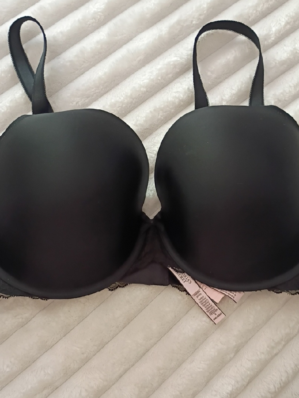 Victoria's Secret Black Smooth Molded Bra with Lace Trim